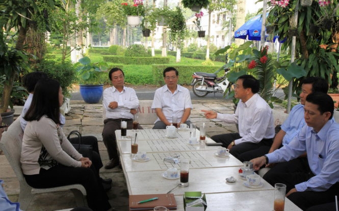 <font color="#878787" face="arial, helvetica, sans-serif"><span style="font-size: 12px; background-color: rgb(246, 246, 246);">Quán cà phê - nơi Bí thư và Chủ tịch tỉnh Đồng Tháp thường xuyên tiếp doanh nghiệp - Ảnh: Tuổi Trẻ&nbsp;</span></font>