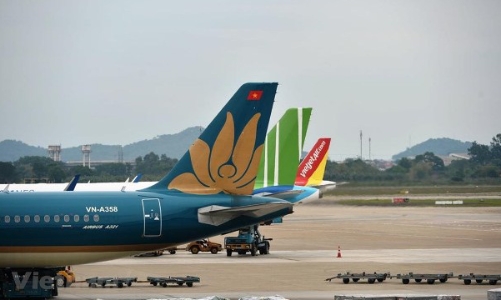 Cục Hàng không yêu cầu ba hãng bay dừng bán vé vượt slot
