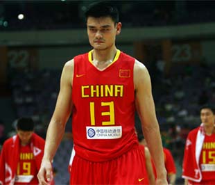 Yao Ming, vận động viên bóng rổ nổi tiếng của Trung Quốc.