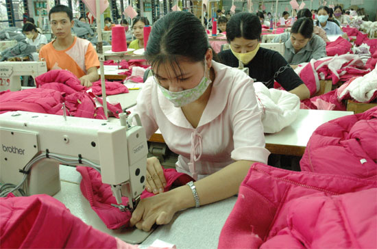 Thu nhập thấp khiến nhiều lao động trong các nhà máy, các khu công nghiệp chuyển dịch sang một số lĩnh vực khác và lựa chọn công việc tự do.