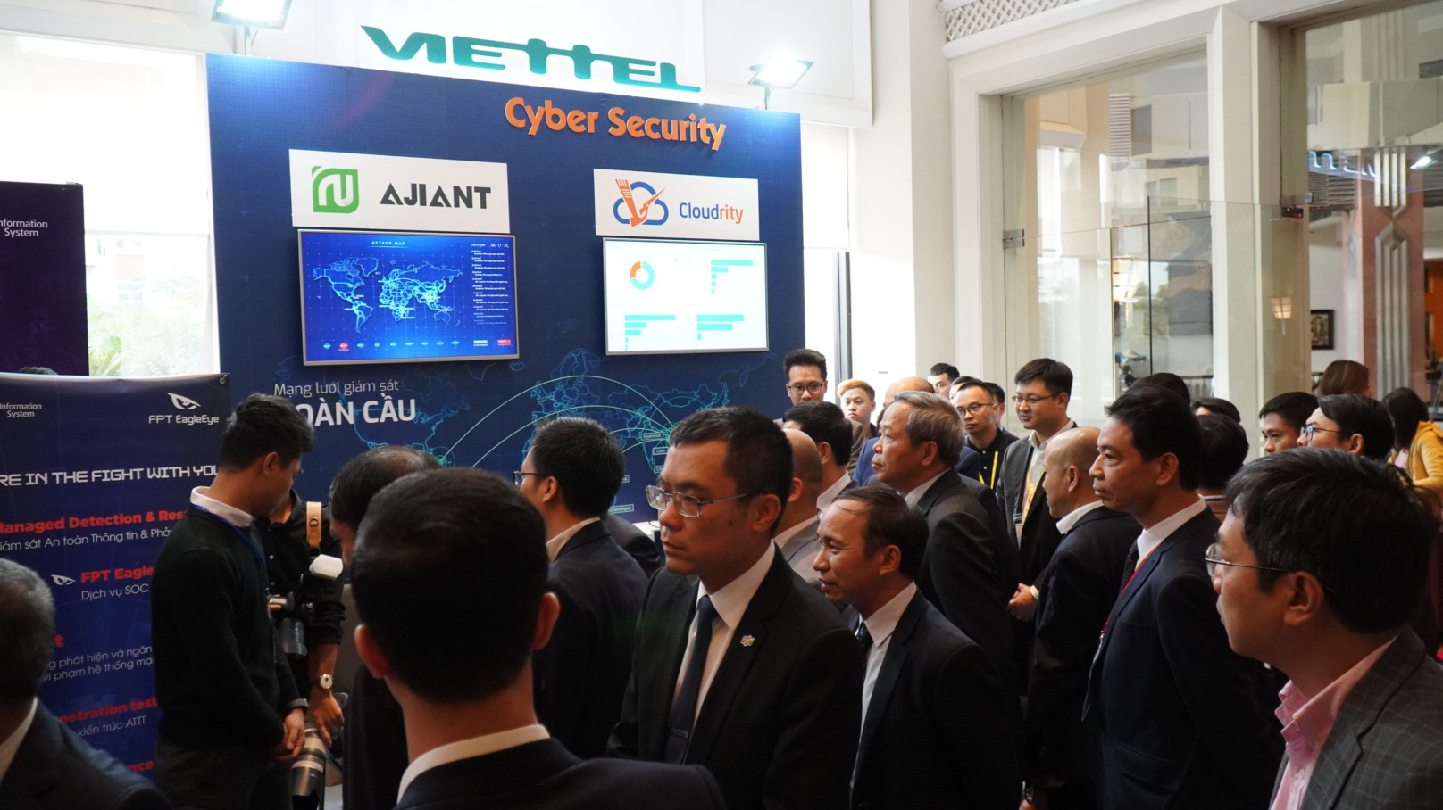 Chương trình năm nay có 25 sản phẩm, dịch vụ của 12 tổ chức, doanh nghiệp được vinh danh.