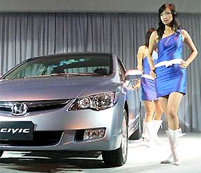 Khách hàng sẽ được ưu đãi hơn nếu mua xe Honda Civic - Ảnh: Đức Thọ