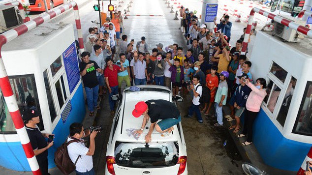 Thủ tướng yêu cầu Bộ Thông tin và Truyền thông chỉ đạo các cơ quan thông tấn, báo chí tuyệt đối không đưa tin hoặc đăng tải các bình luận có tính chất cổ vũ các đối tượng có hành vi cản trở hoạt động thu giá.