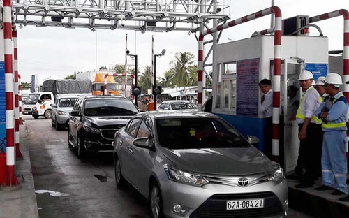 Trạm thu phí Cai Lậy.