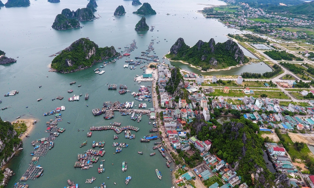 Một cảng biển nằm tại huyện Vân Đồn, tỉnh Quảng Ninh. Việt Nam sẽ có ba đơn vị hành chính - kinh tế đặc biệt: Vân Đồn (Quảng Ninh), Phú Quốc (Kiên Giang) Bắc Vân Phong (Khánh Hoà) - Ảnh: Zing.