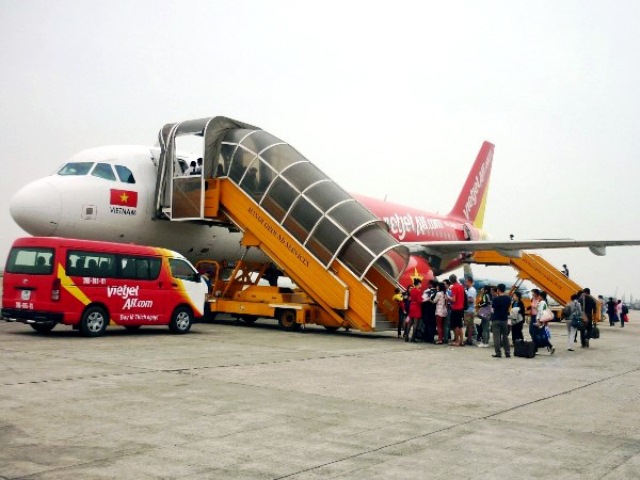 Cục Hàng không cấm bay hai hành khách vì hút thuốc, chửi bới nhân viên hàng không.