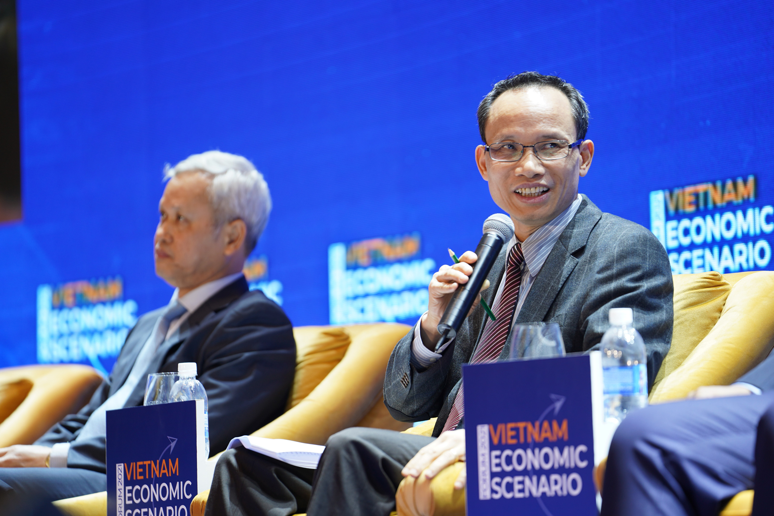 Ông Cấn Văn Lực, chuyên gia kinh tế, Kinh tế trưởng BIDV