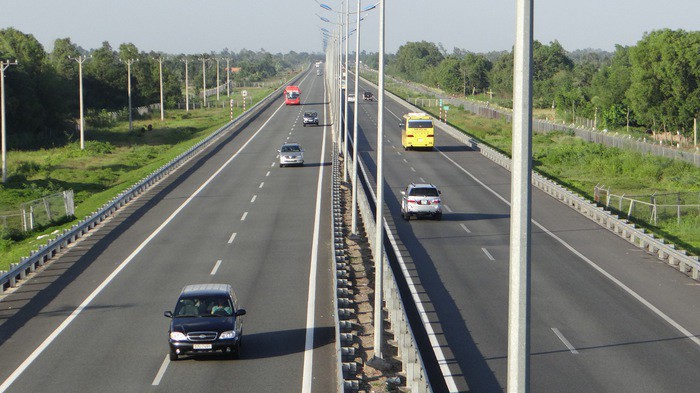 Dự án cao tốc Bắc-Nam phía Đông giai đoạn 2017-2020 có chiều dài 654km với tổng mức đầu tư 118.716 tỷ đồng, trong đó 55.000 tỷ đồng vốn Nhà nước và 63.716 tỷ đồng vốn huy động ngoài ngân sách.