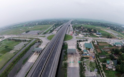 Trong các công trình, dự án trọng điểm ngành giao thông, đường bộ có 23 dự án, tổng mức đầu tư khoảng 489.034 tỷ đồng, 
gồm 13 dự án đã hoàn thành và 10 dự án đang được triển khai.