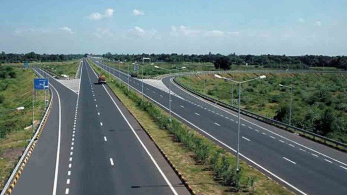 Dự kiến của Bộ Giao thông vận tải là sẽ phê duyệt hồ sơ mời thầu toàn bộ 8 dự án thành phần  dự án xây dựng một số đoạn đường bộ cao tốc trên tuyến Bắc - Nam phía Đông khoảng đầu tháng 10/2019. 