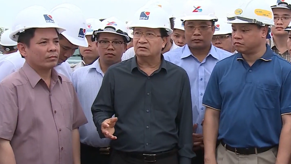 Phó thủ tướng Trịnh Đình Dũng kiểm tra công trường dự án cao tốc Trung Lương - Cần Thơ, chiều 23/9.