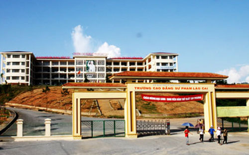 Trường đại học Phan Xi Păng được thành lập trên cơ sở hợp nhất Trường cao đẳng Sư phạm Lào Cai và Trường cao đẳng Cộng đồng Lào Cai.