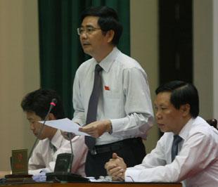 Bộ trưởng Cao Đức Phát trả lời chất vấn tại Quốc hội sáng 11/6 - Ảnh: LQP.