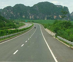 Dự tính đường cao tốc mới sẽ tạo một nguồn thu đáng kể chi trả cho khoản vay trong vòng 10 năm.