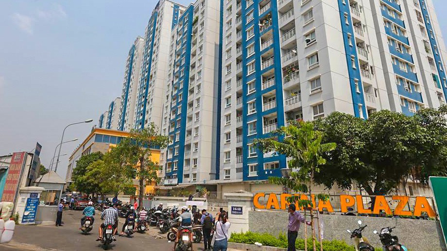 Khu chung cư Carina Plaza hiện trong giai đoạn sửa chữa sau vụ cháy kinh hoàng ngày 23/3 vừa qua. 