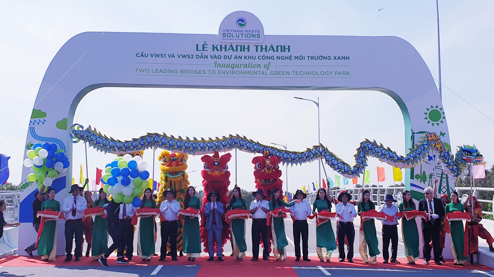 Lễ cắt băng khánh thành hai cây cầu VWS1 và VWS2 dẫn vào dự án Khu Công nghệ Môi trường xanh Long An