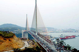 Cầu Bãi Cháy là một trong những dự án được xây dựng bằng vốn ODA Nhật Bản.