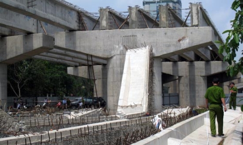Sập dầm cầu cạn Pháp Vân: “Có thể do thi công”