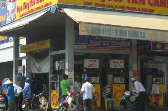 “Truy” trách nhiệm của Bộ Công Thương về giá gas, xăng dầu