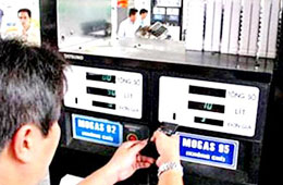 Nếu giá xăng dầu trên thế giới liên tục tăng, trong một tháng giá bản lẻ xăng dầu trong nước có thể tăng tới 3 lần.