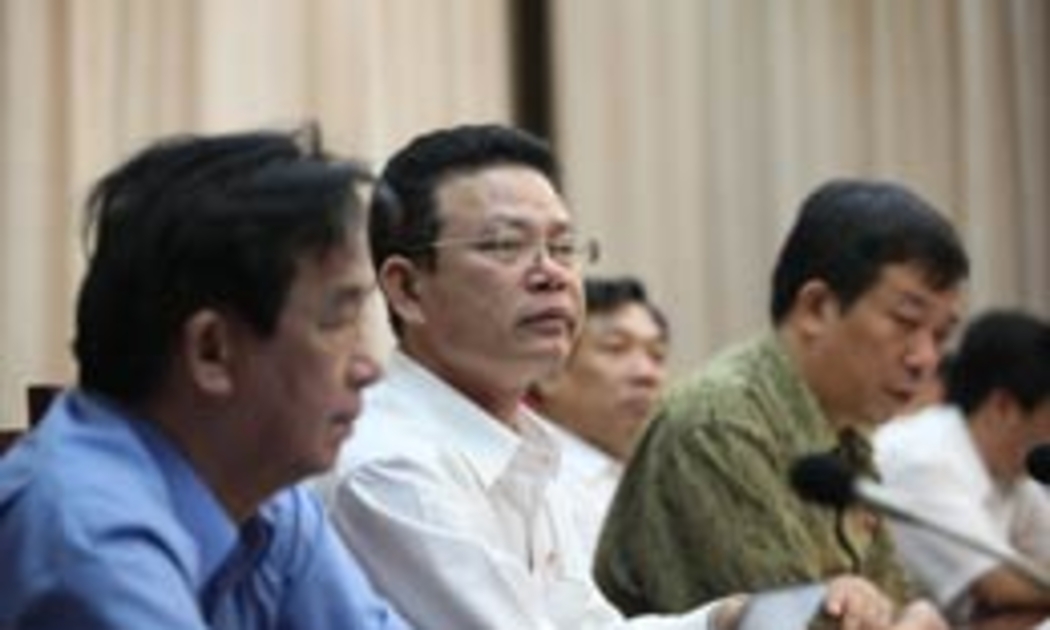 Đại biểu Quốc hội thảo luận về dự án Luật thuế nhà, đất - Ảnh: LQP.