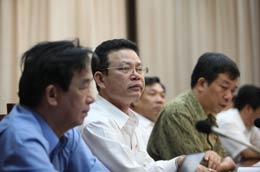 Đại biểu Quốc hội thảo luận về dự án Luật thuế nhà, đất - Ảnh: LQP.