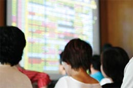 Kết quả kinh doanh của các công ty bất động sản tốt là cơ sở để cổ phiếu tăng giá mạnh - Ảnh: Đức Thanh.