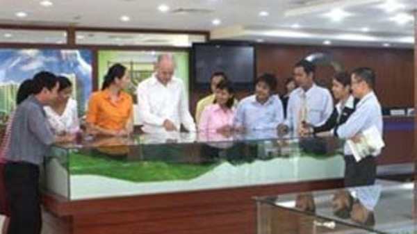 Đua mở sàn giao dịch bất động sản