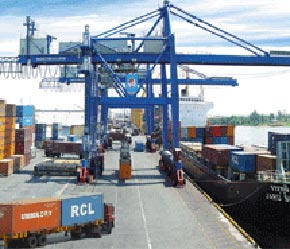 Khi xuất nhập khẩu hàng hoá, thông thường các tổn thất và hư hỏng đối với hàng hoá sẽ xảy ra ở bên ngoài Việt Nam.