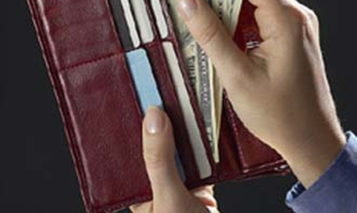 Mức lương 2.000 USD và cái nhìn của người ngoài cuộc