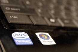 Thống kê cho thấy, Intel hiện chiếm thị phần 80% trên thị trường bộ vi xử lý dành cho máy tính cá nhân - Ảnh: Reuters.