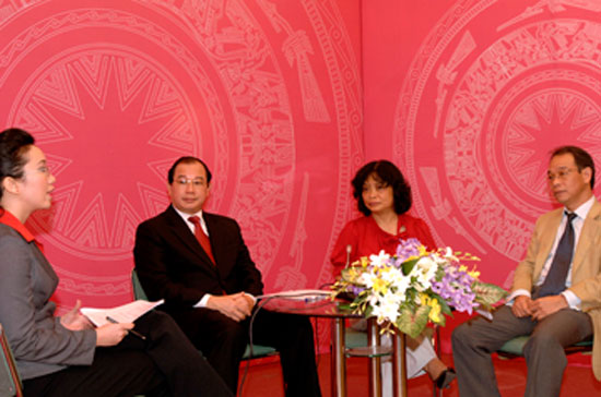 Các vị khách mời tham gia buổi tọa đàm trực tuyến.