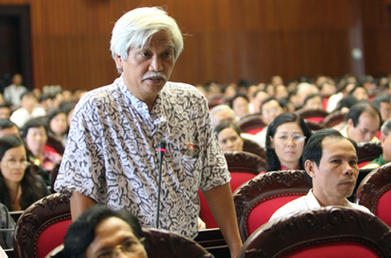 Đại biểu Dương Trung Quốc trong một lần phát biểu tại Quốc hội.