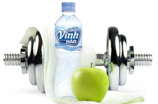 Nước khoáng đóng chai Vĩnh Hảo được khai thác trực tiếp từ nguồn khoáng cùng tên ở huyện Tuy Phong, tỉnh Bình Thuận.