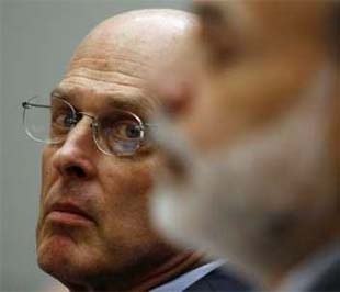 Bộ trưởng Bộ Tài chính Mỹ Henry Paulson (trái) và Chủ tịch Cục Dự trữ Liên bang Mỹ Ben Bernanke. Hai ông đã liên tục thúc giục việc thông qua kế hoạch này, với lập luận rằng tình hình đang rất cấp bách, và thị trường tài chính đang trong cơn khủng hoảng - Ảnh: Reuters.