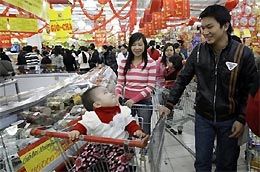 Chỉ số giá tiêu dùng (CPI) của Việt Nam năm 2009 đã dừng ở mức dưới 7% - Ảnh: AP.