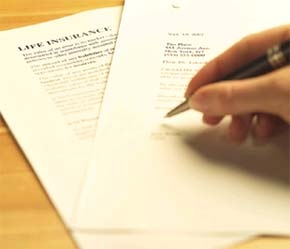 Đang có trên 700 sản phẩm bảo hiểm phi nhân thọ, hơn 100 sản phẩm bảo hiểm nhân thọ để khách hàng Việt Nam lựa chọn.