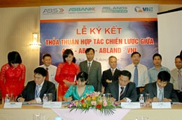 Lễ ký thỏa thuận hợp tác 4 bên giữa ABS, ABLand, ABBA và VNI.