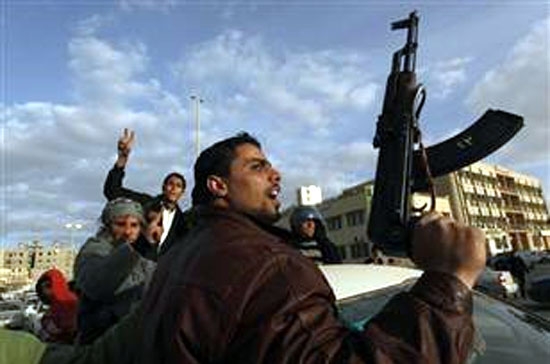 Bạo loạn đang tiếp diễn với mức độ ngày càng nghiêm trọng tại Libya.