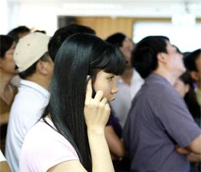 Dự báo một lượng vốn lớn từ sàn niêm yết sẽ bị “rút ruột” để chuyển sang thanh toán sau cuộc đấu giá cổ phần Bảo Việt - Ảnh: TP.