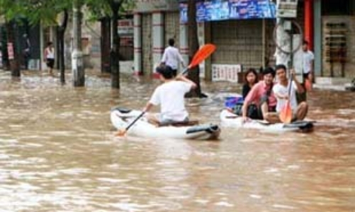 “Tìm mọi cách đưa nước vượt đê sông Hồng”