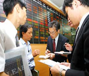 Các nhà đầu tư rất nóng lòng chờ đợi kết quả thanh tra của Ủy ban Chứng khoán Nhà nước về việc có hay không hành vi thao túng giá 2 cổ phiếu: BMC, TCT.