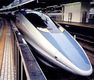 Một đoàn tàu Shinkansen của Nhật Bản.