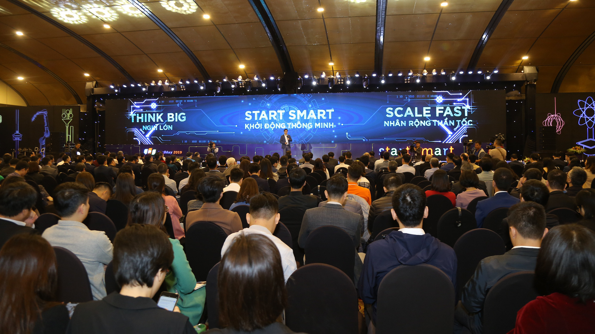 Kể từ sau quá trình thoái vốn phân phối bán lẻ và tập trung vào mảng cốt lõi là công nghệ, viễn thông, FPT tăng trưởng nhờ "đầu tàu" khối công nghệ.