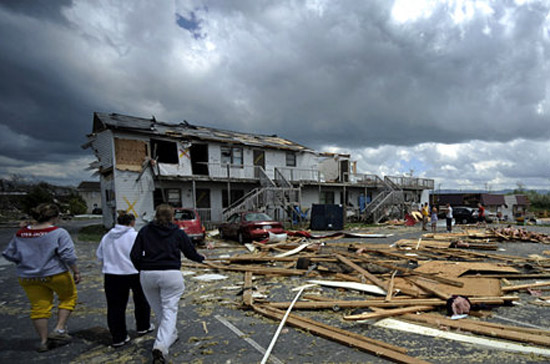 Cảnh tan hoang sau cơn bão ở miền nam nước Mỹ - Ảnh: AP.