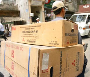 Kích cầu đầu tư và tiêu dùng là vấn đề được các vị đại biểu Quốc hội đặc biệt quan tâm - Ảnh: Việt Tuấn.