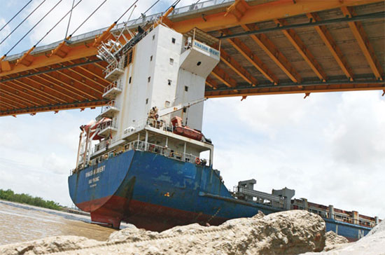 Vụ việc của Vinashin xuất hiện với mật độ khá lớn trên các phương tiện truyền thông trong năm 2010 - Ảnh: SGTT.