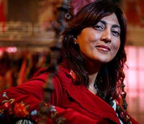 Seema Anand cho rằng, bà chẳng copy gì của ai, mặc dù rất nhiều mẫu quần áo do bà sản xuất trông đúng là hàng copy.