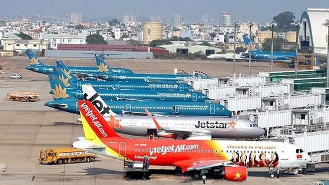 Các nguyên nhân dẫn đến chậm chuyến chủ yếu là do các hãng hàng không; tàu bay về muộn, trang thiết bị và dịch vụ tại Cảng, quản lý điều hành bay, thời tiết.