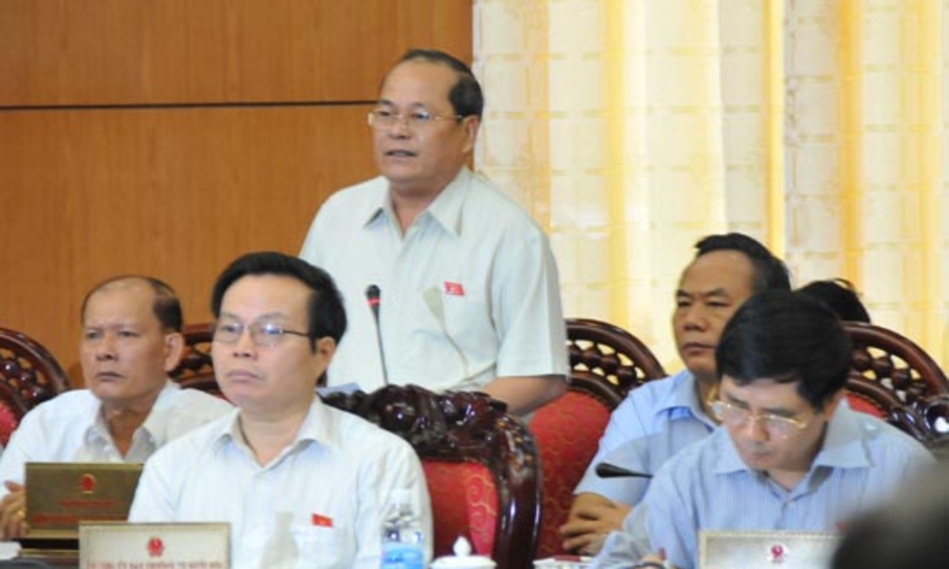 Đại biểu Ngô Văn Minh chất vấn Tổng thanh tra Chính phủ về hiệu quả công tác phòng chống tham nhũng tại phiên họp thứ 10 của Ủy ban Thường vụ Quốc hội - Ảnh: MĐ.